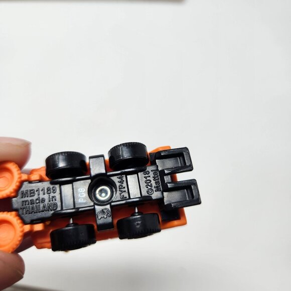 Matchbox City Sweeper Model Orange/White/Black Diecast Toy Vehicle MB1189 2018 - Picture 2 of 7